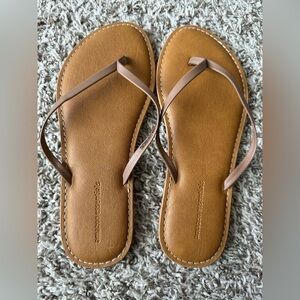 Amazon Essentials Women's Thong Sandal